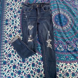 American Eagle Super Hi-Rise Distressed Jegging